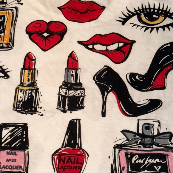 ON FIRE GIRL FASHIONISTA T-SHIRT - Picture 2 of 4